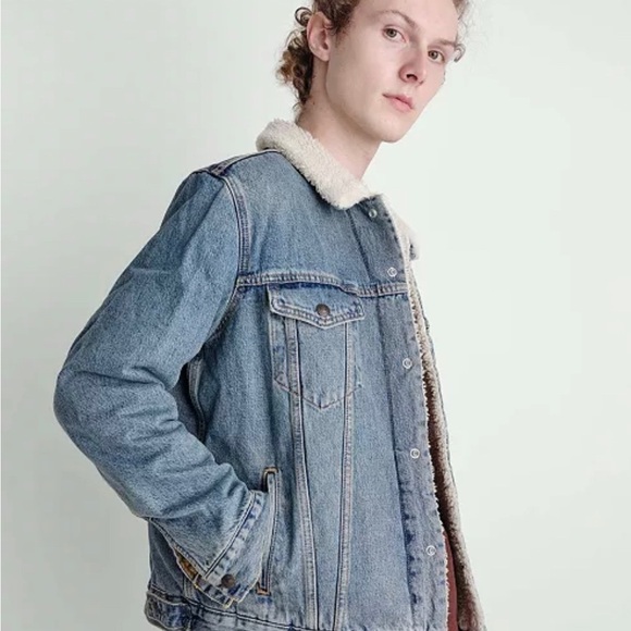 Levi's Blue Sherpa Trucker Jacket - Picture 2 of 13
